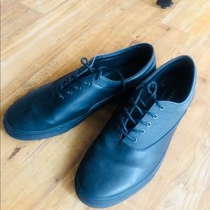 Men’s sneakers size 13